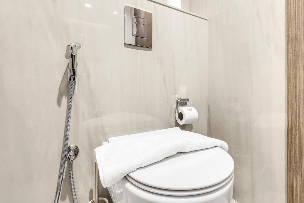 First Class 1br Unobstructed Burj Views Dubai