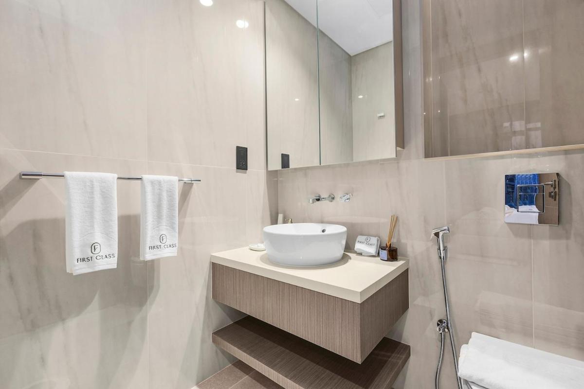 Apartment First Class 1br Unobstructed Burj Views