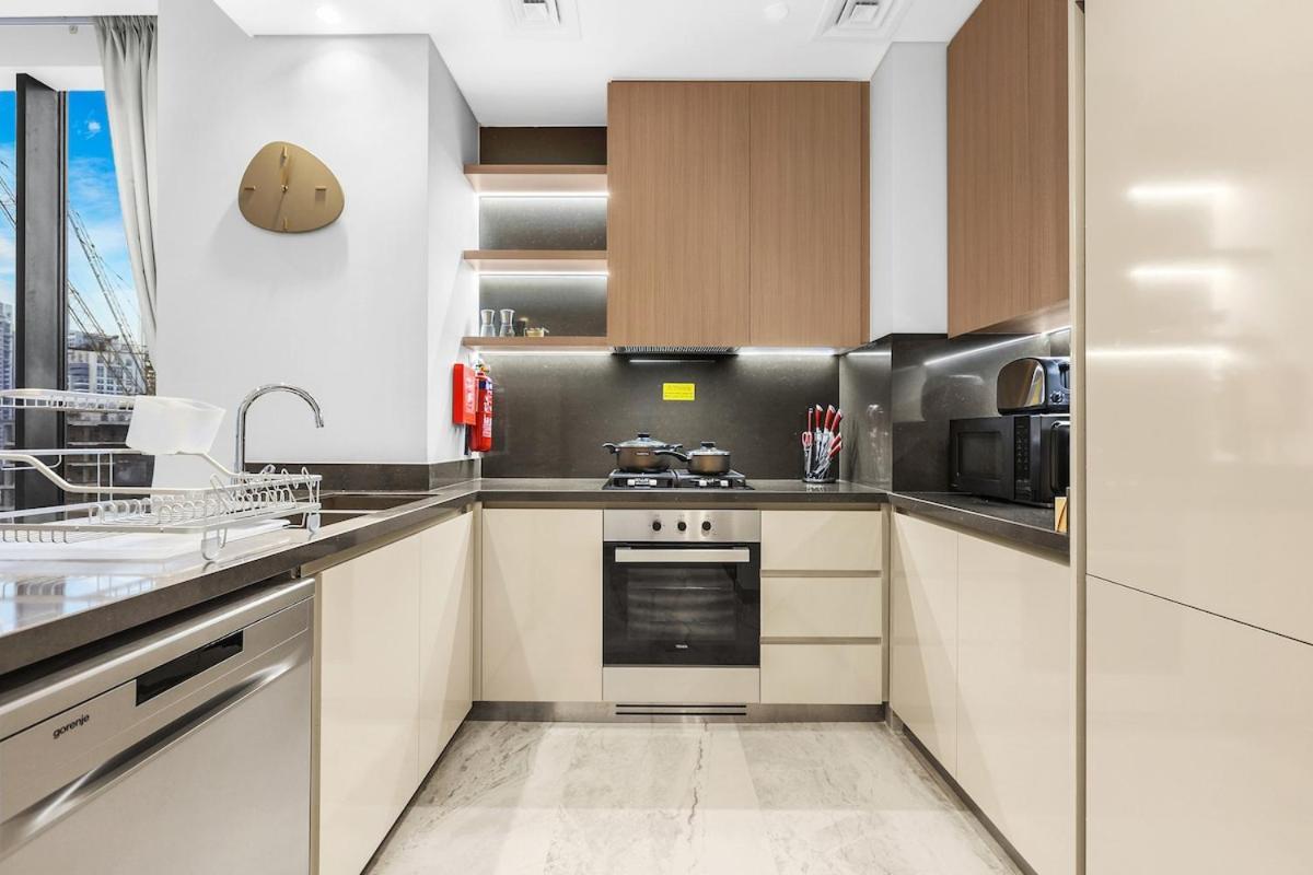 First Class 1br Unobstructed Burj Views Dubai