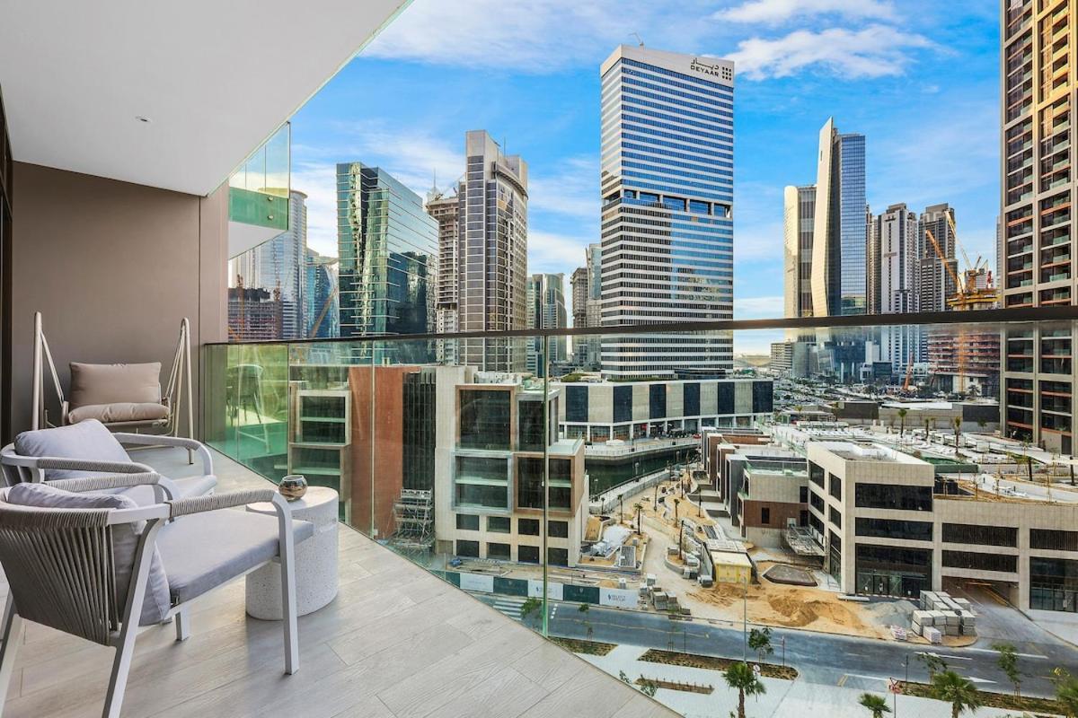 First Class 1br Unobstructed Burj Views Apartment Dubai