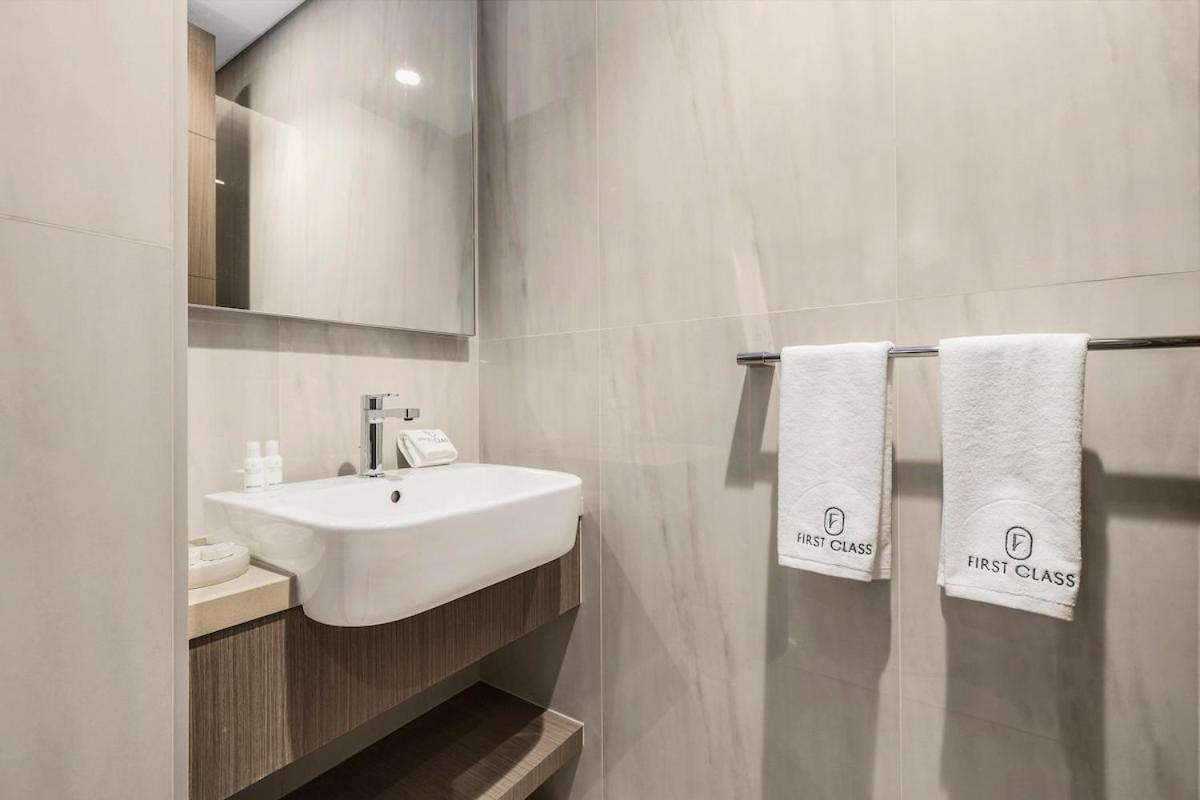 Apartment First Class 1br Unobstructed Burj Views