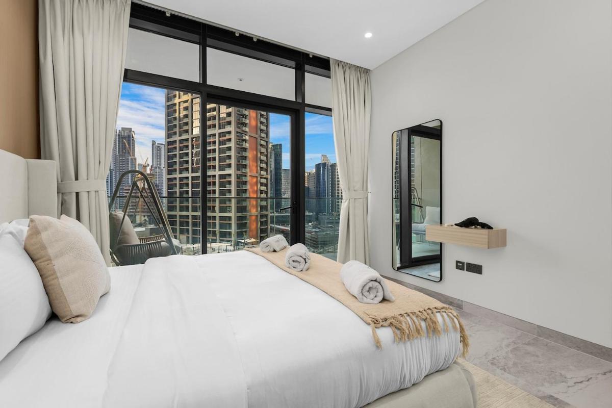 First Class 1br Unobstructed Burj Views Apartment *