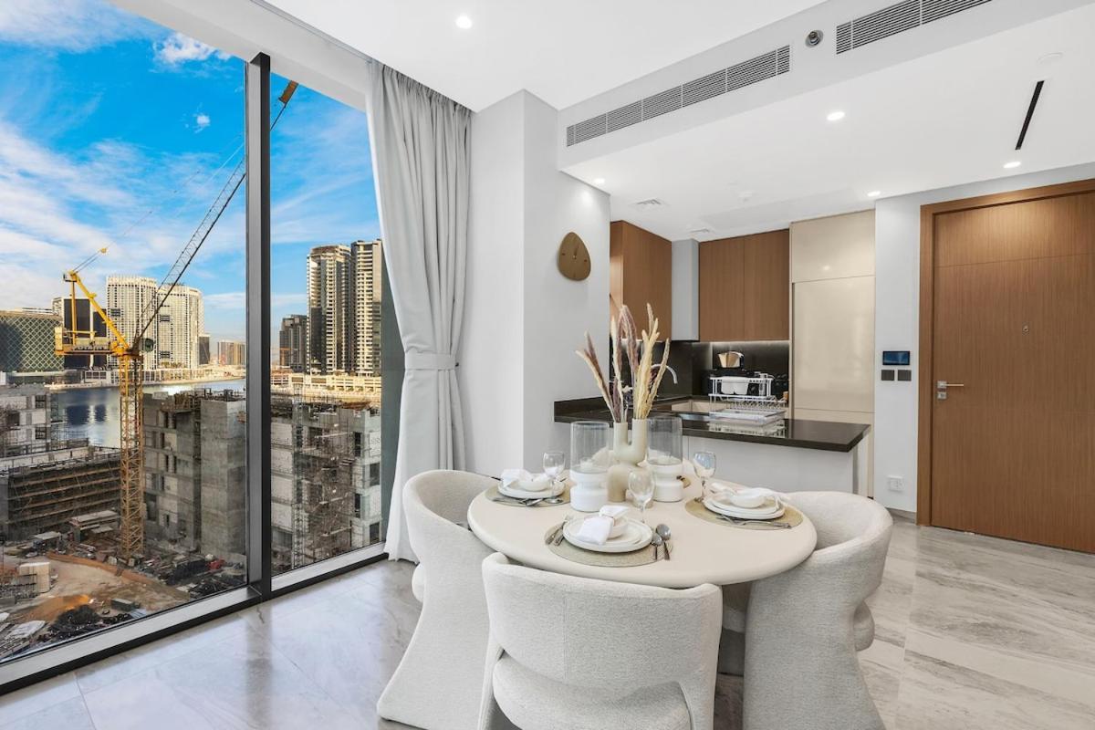 First Class 1br Unobstructed Burj Views Apartment Dubai